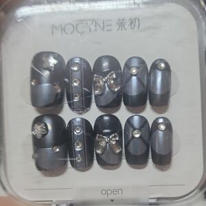 MOCYNE Metallic Charcoal Press-On Nail Set with Rhinestones & Bows